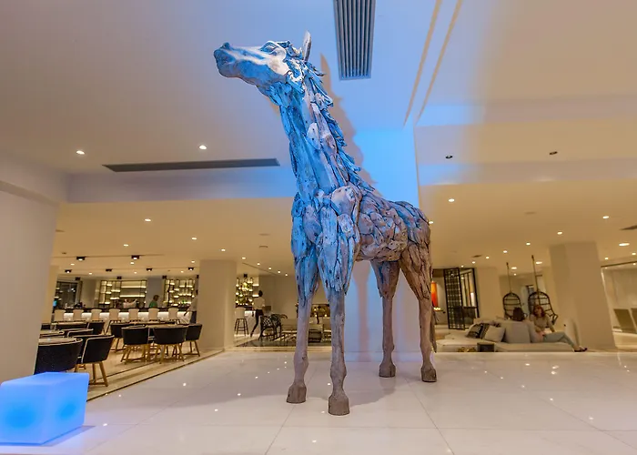 Amaronda & Ξενοδοχείο 4*