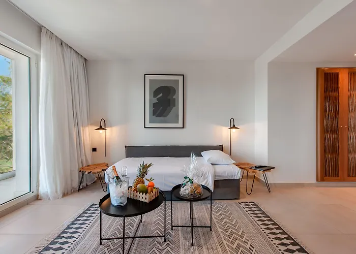 Amaronda & Ξενοδοχείο 4*